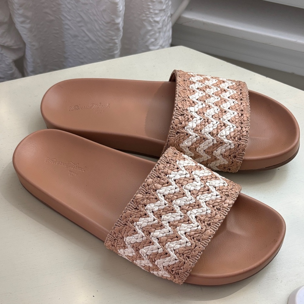 Universal Thread Tan and Cream Woven Slide Sandals